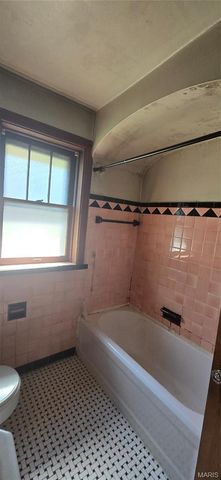 7330 Shaftesbury Avenue, St Louis, MO 63130