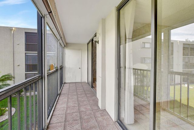 5340 Las Verdes Circle 208, Delray Beach, FL 33484