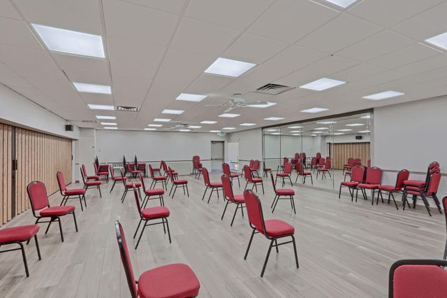 5340 Las Verdes Circle 208, Delray Beach, FL 33484