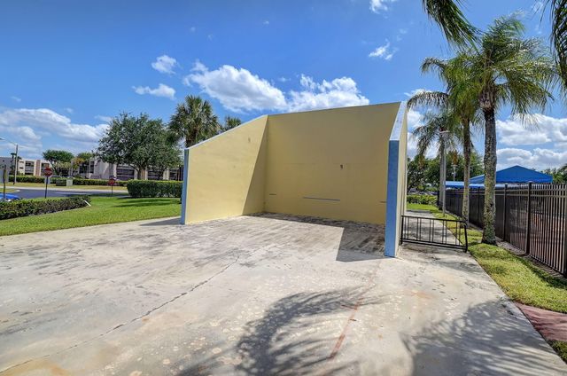 5340 Las Verdes Circle 208, Delray Beach, FL 33484