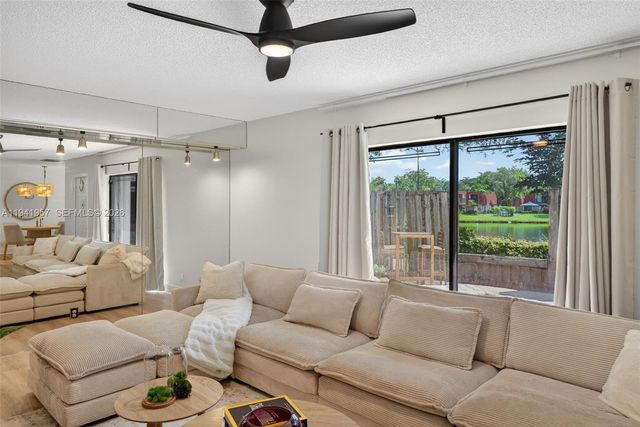 9977 NW 6th Ct 9977, Plantation, FL 33324