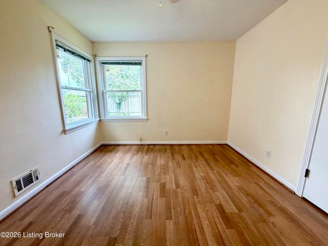 708 Grant Ave, Lyndon, KY 40222