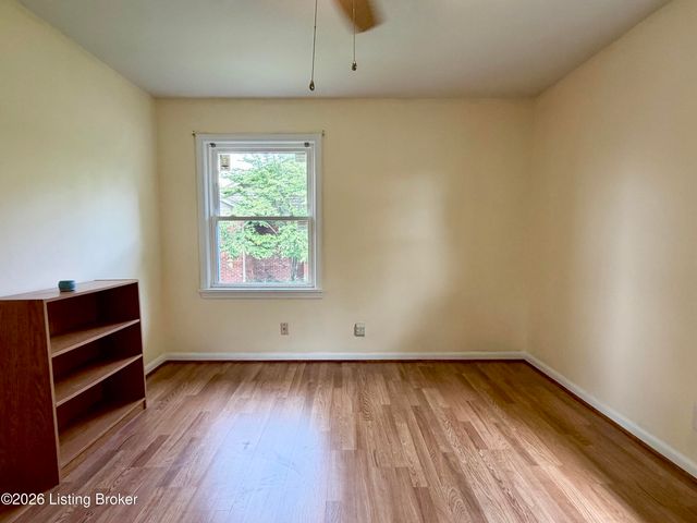708 Grant Ave, Lyndon, KY 40222