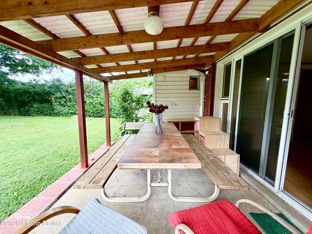 708 Grant Ave, Lyndon, KY 40222