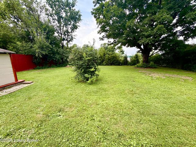 708 Grant Ave, Lyndon, KY 40222