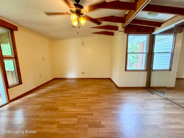 708 Grant Ave, Lyndon, KY 40222
