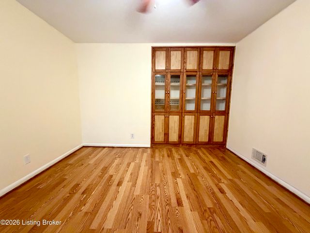 708 Grant Ave, Lyndon, KY 40222