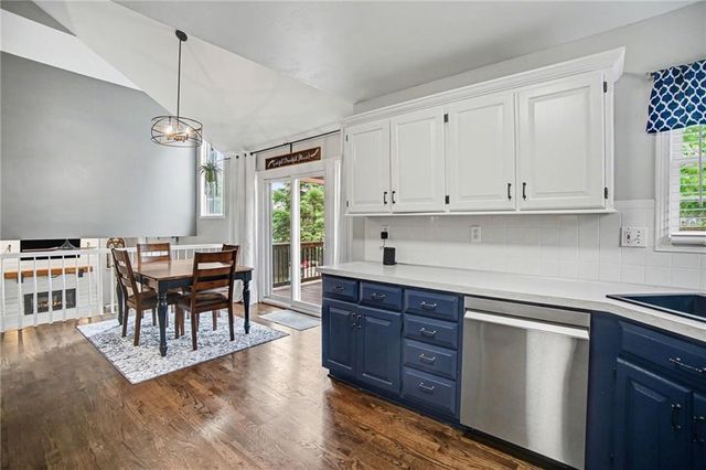 909 NE Michael Drive, Lee's Summit, MO 64086