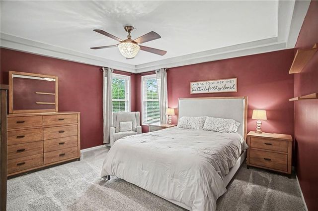 909 NE Michael Drive, Lee's Summit, MO 64086