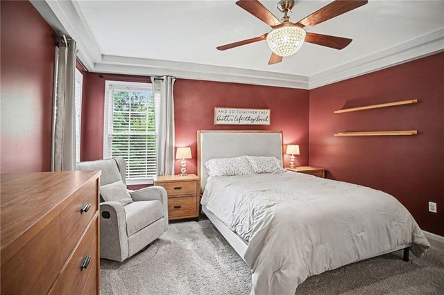 909 NE Michael Drive, Lee's Summit, MO 64086