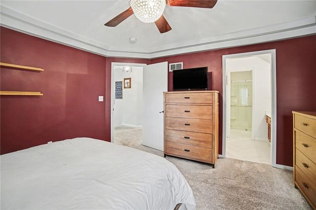 909 NE Michael Drive, Lee's Summit, MO 64086