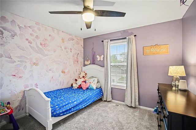 909 NE Michael Drive, Lee's Summit, MO 64086