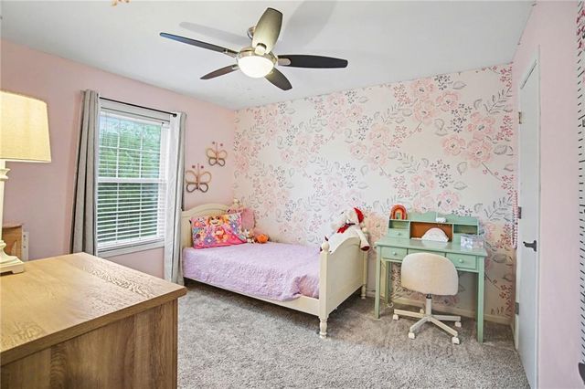 909 NE Michael Drive, Lee's Summit, MO 64086