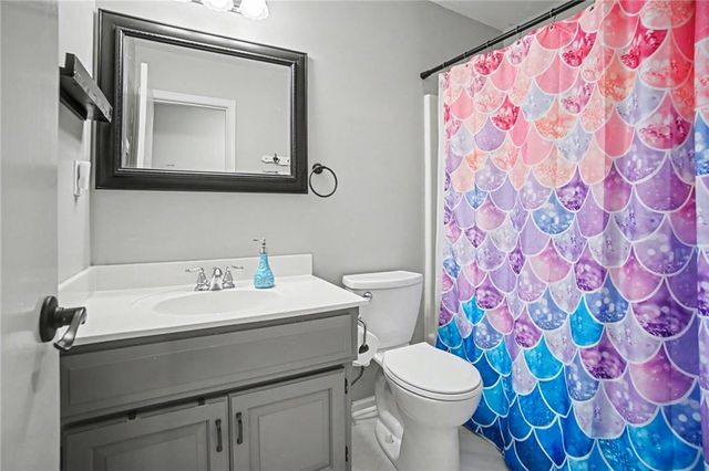 909 NE Michael Drive, Lee's Summit, MO 64086