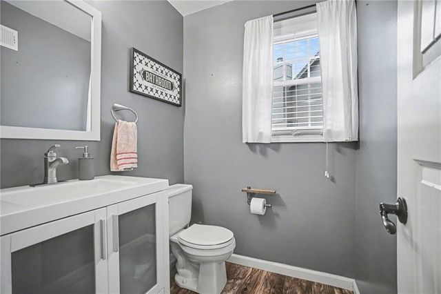909 NE Michael Drive, Lee's Summit, MO 64086