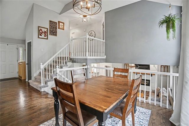 909 NE Michael Drive, Lee's Summit, MO 64086