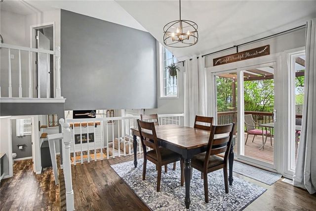 909 NE Michael Drive, Lee's Summit, MO 64086