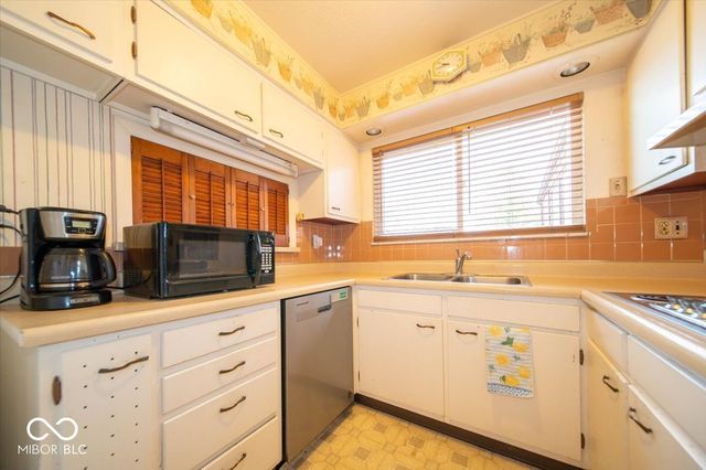 21 S Dawn Drive, Franklin, IN 46131