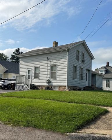 726 S Jefferson Street, Woodstock, IL 60098