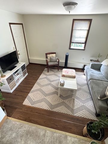 726 S Jefferson Street, Woodstock, IL 60098