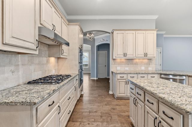 2508 Hilltop Divide LN, Leander, TX 78641