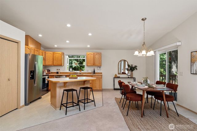 5560 NW Millglade Lane, Bremerton, WA 98312