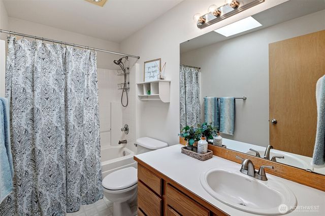 5560 NW Millglade Lane, Bremerton, WA 98312