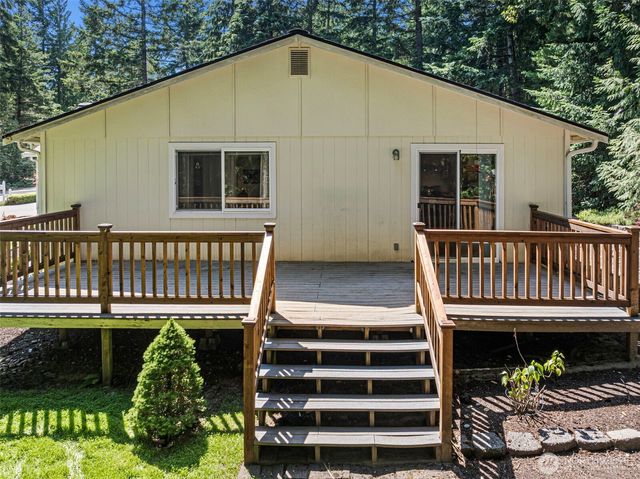 5560 NW Millglade Lane, Bremerton, WA 98312