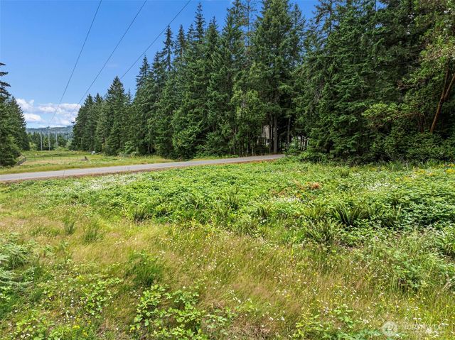 5560 NW Millglade Lane, Bremerton, WA 98312