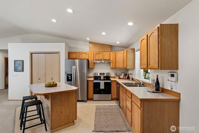5560 NW Millglade Lane, Bremerton, WA 98312