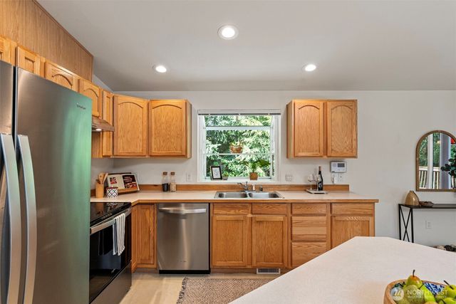 5560 NW Millglade Lane, Bremerton, WA 98312
