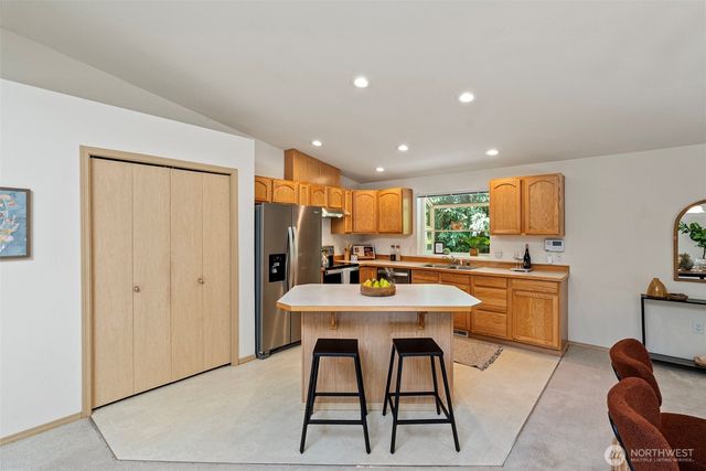 5560 NW Millglade Lane, Bremerton, WA 98312