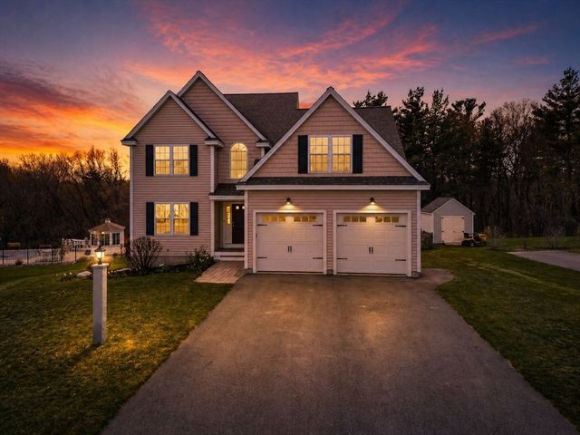 12 Poplar Hill Cir, Merrimac, MA 01860