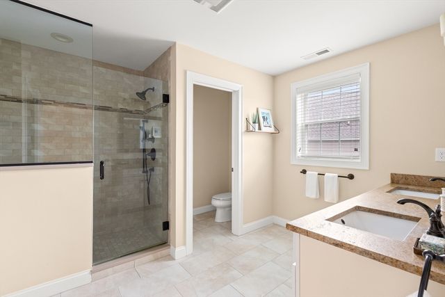 12 Poplar Hill Cir, Merrimac, MA 01860