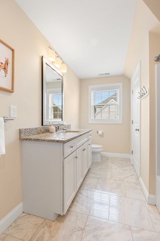 12 Poplar Hill Cir, Merrimac, MA 01860