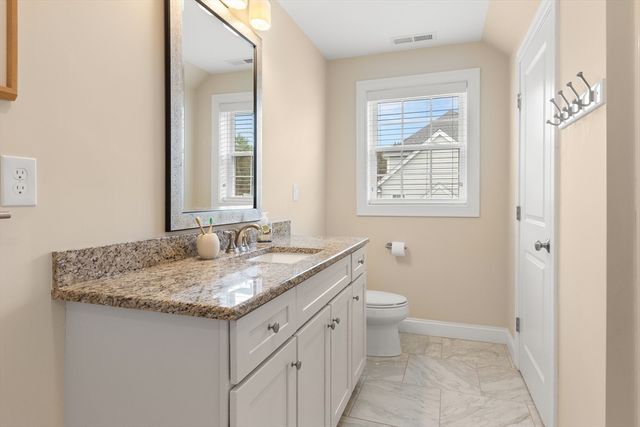 12 Poplar Hill Cir, Merrimac, MA 01860