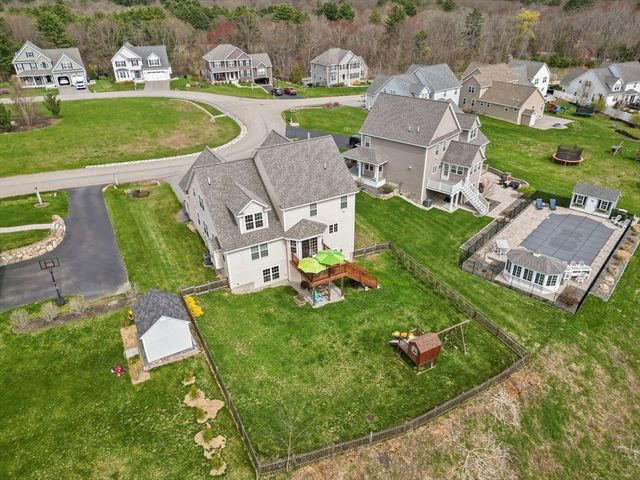 12 Poplar Hill Cir, Merrimac, MA 01860