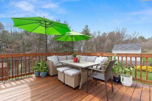 12 Poplar Hill Cir, Merrimac, MA 01860