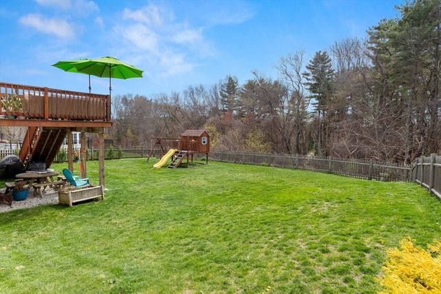 12 Poplar Hill Cir, Merrimac, MA 01860