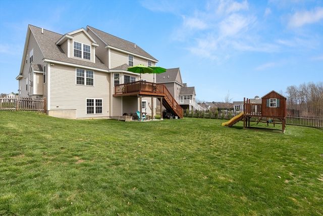 12 Poplar Hill Cir, Merrimac, MA 01860
