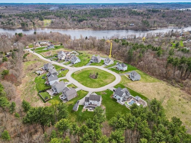 12 Poplar Hill Cir, Merrimac, MA 01860