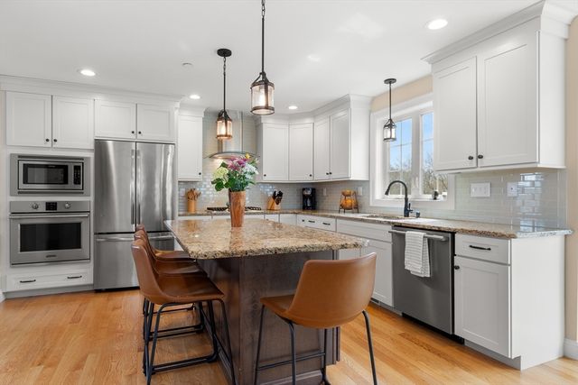 12 Poplar Hill Cir, Merrimac, MA 01860