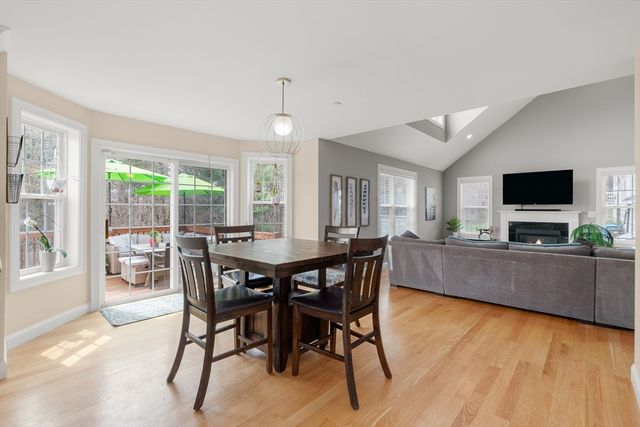 12 Poplar Hill Cir, Merrimac, MA 01860