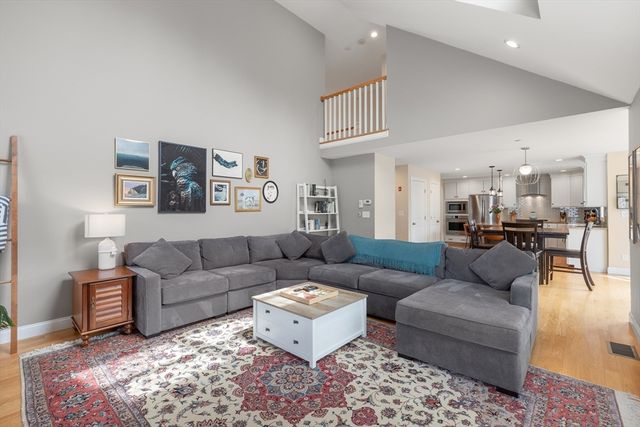 12 Poplar Hill Cir, Merrimac, MA 01860