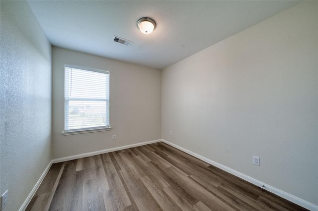 5735 Rainbow Road, Cove, TX 77523