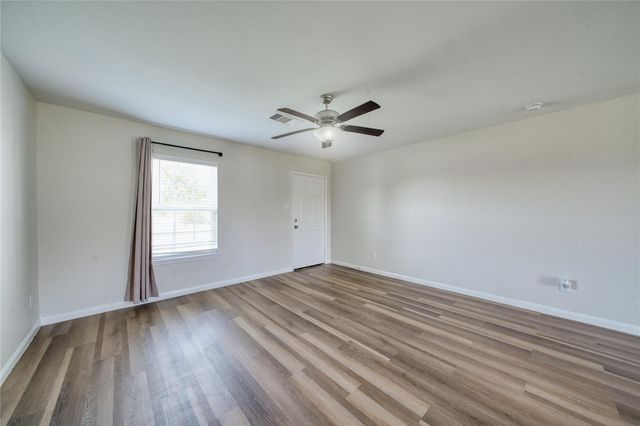 5735 Rainbow Road, Cove, TX 77523