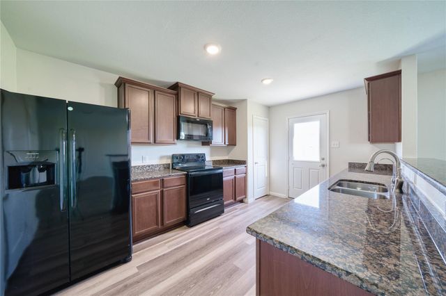 5735 Rainbow Road, Cove, TX 77523