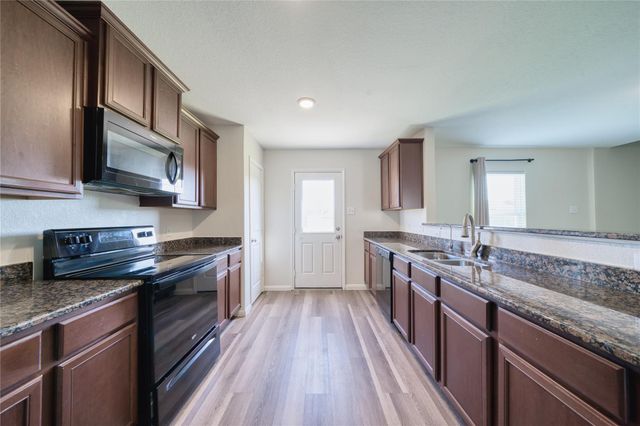 5735 Rainbow Road, Cove, TX 77523
