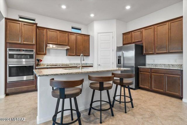 10623 N Iron Peak Drive, Tucson, AZ 85742