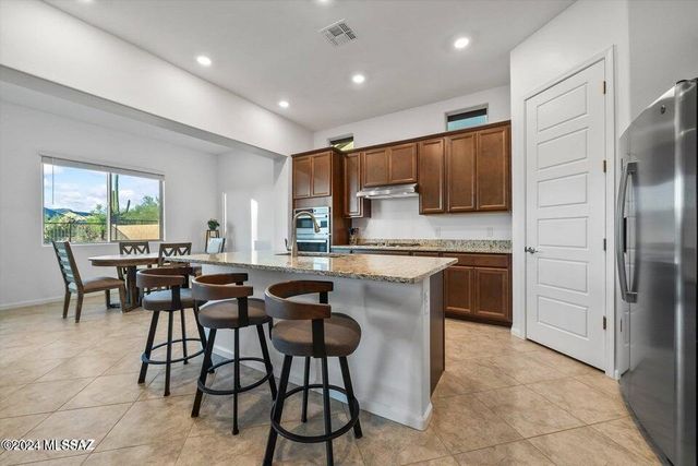10623 N Iron Peak Drive, Tucson, AZ 85742